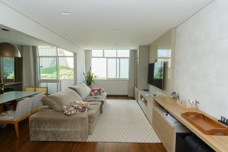 Apartamento à venda com 150m², 4 quartos e 1 vaga Apartamento à venda com 150m², 4 quartos e 1 vagaSala