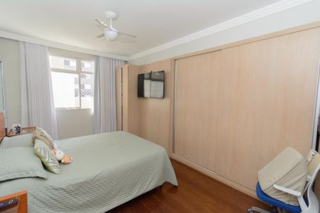 Apartamento à venda com 150m², 4 quartos e 1 vaga Apartamento à venda com 150m², 4 quartos e 1 vagaSuíte
