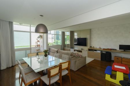 Apartamento à venda com 150m², 4 quartos e 1 vaga Apartamento à venda com 150m², 4 quartos e 1 vagaSala de Jantar