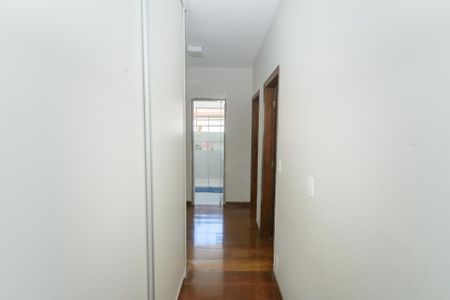 Apartamento à venda com 150m², 4 quartos e 1 vaga Apartamento à venda com 150m², 4 quartos e 1 vagaCorredor de Acesso aos Quartos