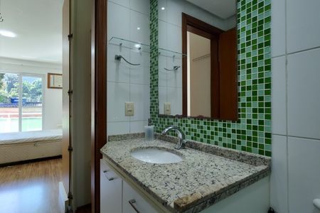 Casa de condomínio à venda com 120m², 3 quartos e 1 vaga Casa de condomínio à venda com 120m², 3 quartos e 1 vagaBanheiro da Suíte 2