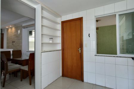 Casa de condomínio à venda com 120m², 3 quartos e 1 vaga Casa de condomínio à venda com 120m², 3 quartos e 1 vagaCozinha - Armários