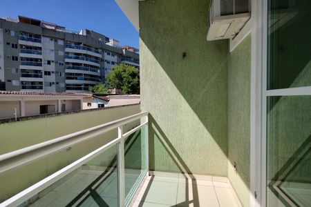 Casa de condomínio à venda com 120m², 3 quartos e 1 vaga Casa de condomínio à venda com 120m², 3 quartos e 1 vagaVaranda do Quarto Suíte 2