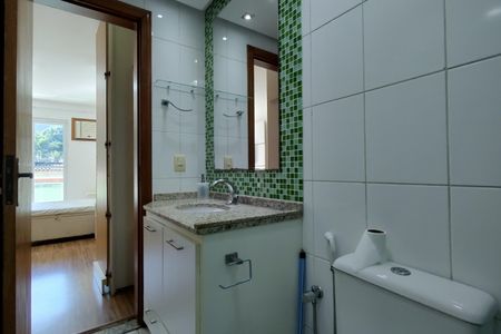 Casa de condomínio à venda com 120m², 3 quartos e 1 vaga Casa de condomínio à venda com 120m², 3 quartos e 1 vagaBanheiro da Suíte 2