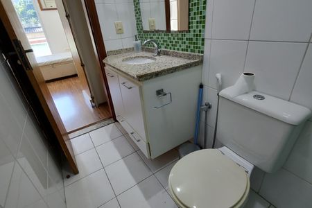 Casa de condomínio à venda com 120m², 3 quartos e 1 vaga Casa de condomínio à venda com 120m², 3 quartos e 1 vagaBanheiro da Suíte 2