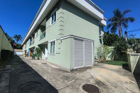 Casa de condomínio à venda com 120m², 3 quartos e 1 vaga Casa de condomínio à venda com 120m², 3 quartos e 1 vagaFachada