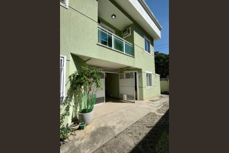 Casa de condomínio à venda com 120m², 3 quartos e 1 vagaFachada