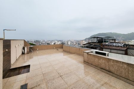 Apartamento à venda com 145m², 4 quartos e 1 vaga Apartamento à venda com 145m², 4 quartos e 1 vagaVaranda