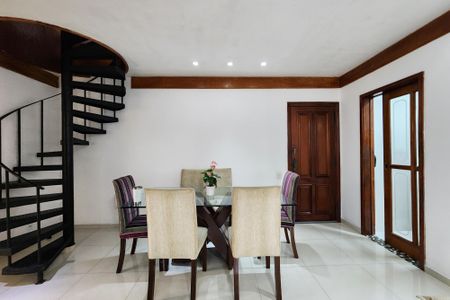 Apartamento à venda com 145m², 4 quartos e 1 vaga Apartamento à venda com 145m², 4 quartos e 1 vagaSala