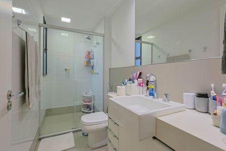 Apartamento à venda com 69m², 2 quartos e 2 vagasBanheiro da Suíte