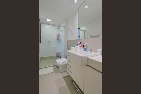 Apartamento à venda com 69m², 2 quartos e 2 vagasBanheiro da Suíte