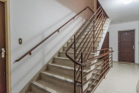 Apartamento para alugar com 66m², 2 quartos e sem vagaEscadas