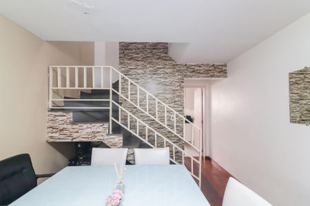 Casa à venda com 150m², 2 quartos e 2 vagasSala