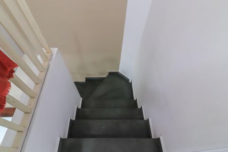 Casa à venda com 150m², 2 quartos e 2 vagasEscadas