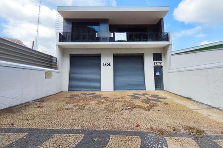 Casa para alugar com 388m², 5 quartos e 14 vagas Casa para alugar com 388m², 5 quartos e 14 vagasPLACA INSTALADA NA FACHADA