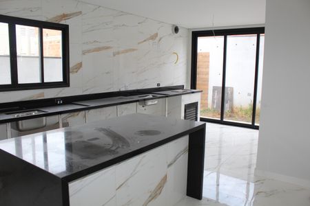 Casa de condomínio para alugar com 135m², 3 quartos e 2 vagasCozinha