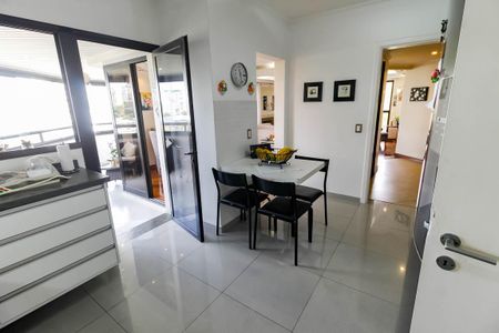 Apartamento à venda com 197m², 3 quartos e 3 vagasCozinha 