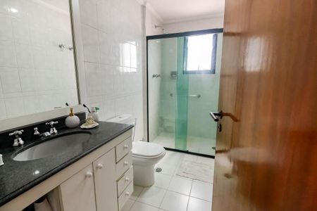 Apartamento à venda com 197m², 3 quartos e 3 vagasBanheiro da Suíte 1