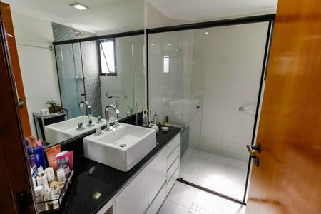 Apartamento à venda com 197m², 3 quartos e 3 vagasBanheiro da Suíte 2