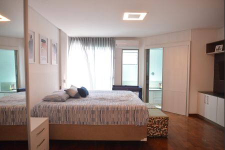 Casa à venda com 162m², 4 quartos e 3 vagasSuíte 2