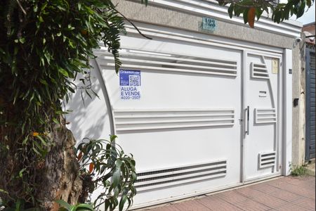 Casa à venda com 162m², 4 quartos e 3 vagasFachada e Placa