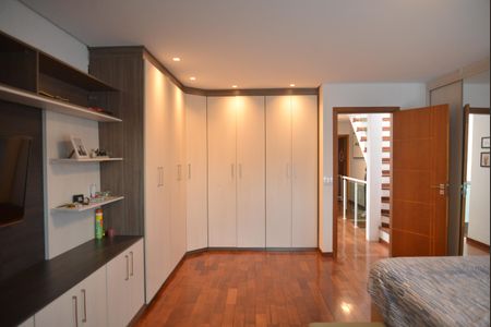 Casa à venda com 162m², 4 quartos e 3 vagasSuíte 2