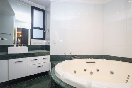 Apartamento para alugar com 203m², 3 quartos e 4 vagasBanheiro da Suíte