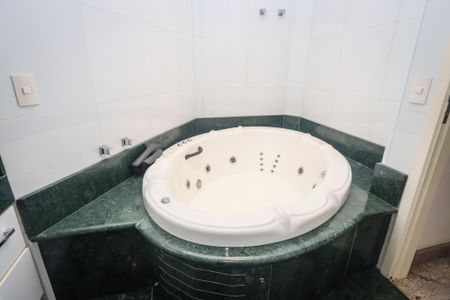 Apartamento para alugar com 203m², 3 quartos e 4 vagasBanheiro da Suíte