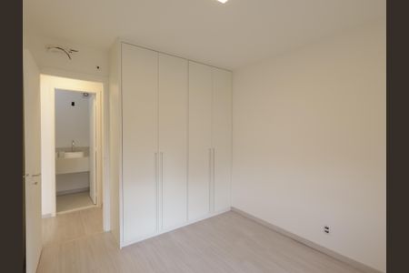 Apartamento à venda com 130m², 4 quartos e 2 vagasQuarto