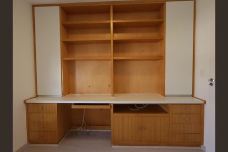 Apartamento à venda com 130m², 4 quartos e 2 vagasEscritório