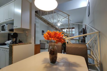 Casa de condomínio à venda com 109m², 3 quartos e 2 vagasSala