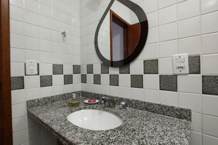 Casa de condomínio à venda com 109m², 3 quartos e 2 vagasBanheiro da Suíte