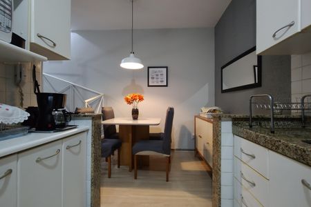 Casa de condomínio à venda com 109m², 3 quartos e 2 vagasCozinha - Armários