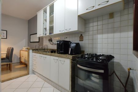 Casa de condomínio à venda com 109m², 3 quartos e 2 vagasCozinha - Armários