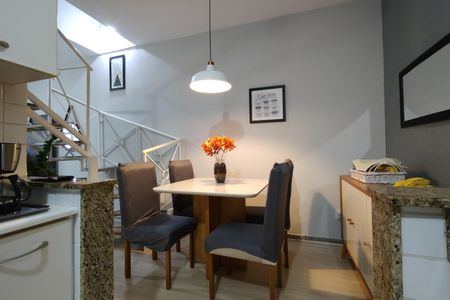 Casa de condomínio à venda com 109m², 3 quartos e 2 vagasCozinha - Armários