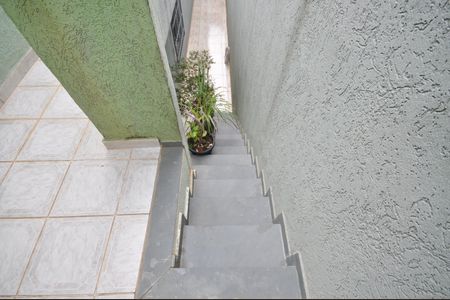 Casa à venda com 125m², 3 quartos e 2 vagasEscada de Acesso a área de serviço