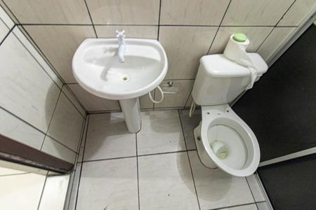 Casa para alugar com 69m², 2 quartos e 1 vaga Casa para alugar com 69m², 2 quartos e 1 vagaBanheiro Social