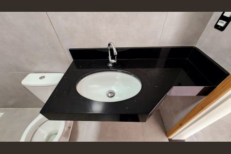 Casa à venda com 74m², 3 quartos e 1 vaga Casa à venda com 74m², 3 quartos e 1 vagaBanheiro