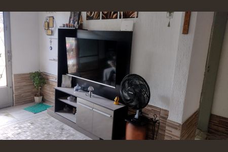 Casa à venda com 60m², 3 quartos e 2 vagas Casa à venda com 60m², 3 quartos e 2 vagasSala