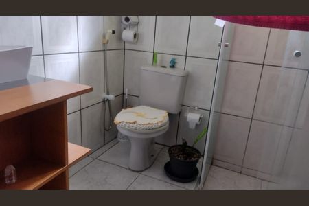 Casa à venda com 60m², 3 quartos e 2 vagas Casa à venda com 60m², 3 quartos e 2 vagasBanheiro