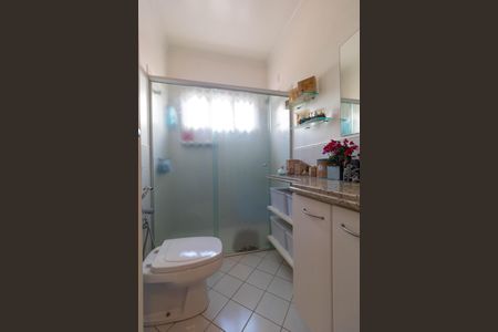 Casa de condomínio para alugar com 370m², 4 quartos e 4 vagasBanheiro da Suíte 3