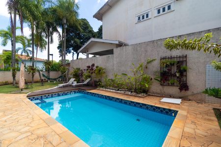 Casa de condomínio para alugar com 370m², 4 quartos e 4 vagasPiscina