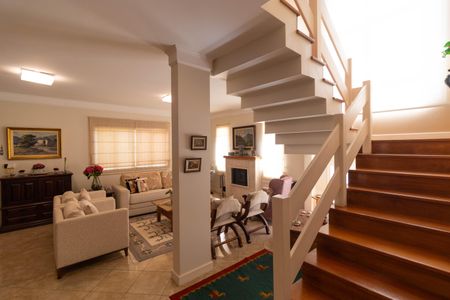 Casa de condomínio para alugar com 370m², 4 quartos e 4 vagasSala