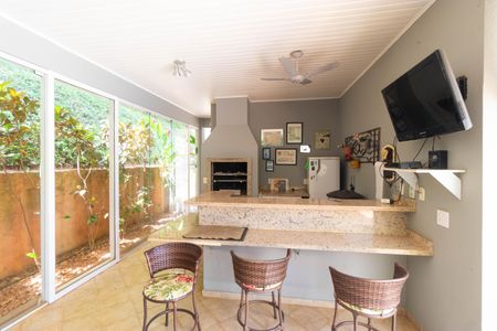 Casa de condomínio para alugar com 370m², 4 quartos e 4 vagasChurrasqueira