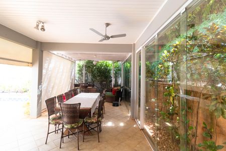 Casa de condomínio para alugar com 370m², 4 quartos e 4 vagasChurrasqueira