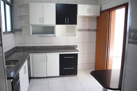 Apartamento à venda com 120m², 4 quartos e 2 vagasCozinha