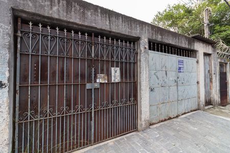 Casa à venda com 250m², 2 quartos e 3 vagasFachada + Placa