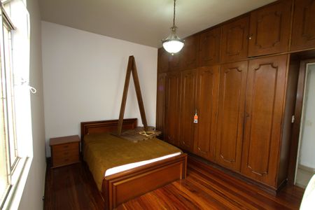 Casa à venda com 250m², 5 quartos e 3 vagasQuarto 3 - Suíte