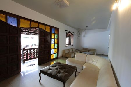 Casa à venda com 250m², 5 quartos e 3 vagasSala