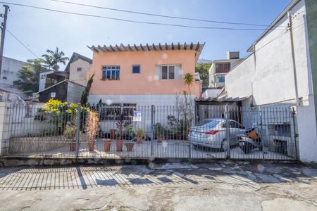 Casa à venda com 250m², 3 quartos e 6 vagasFachada
